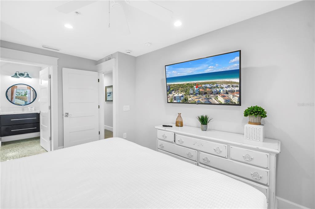 316 Beach Road Sarasota, FL 34242 - Photo 59 of 98 a bedroom with a large bed and a window