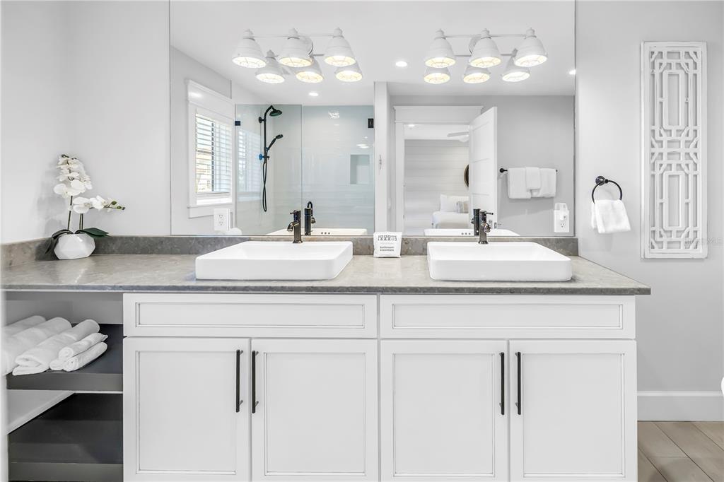 316 Beach Road Sarasota, FL 34242 - Photo 63 of 98 a bathroom with double vanity and a mirror