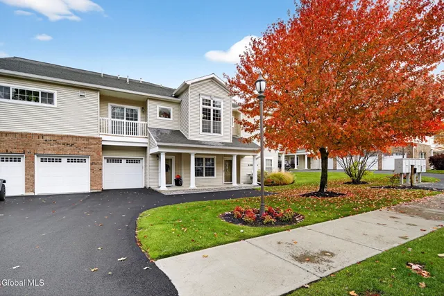 $419,800 | 807 Valley Pointe Drive, Niskayuna, NY 12309