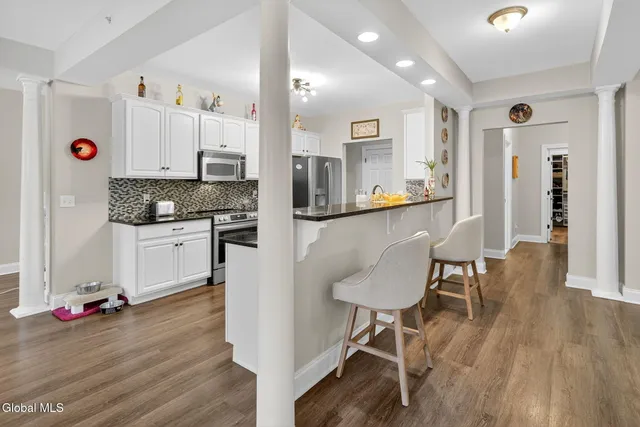 $419,800 | 807 Valley Pointe Drive, Niskayuna, NY 12309