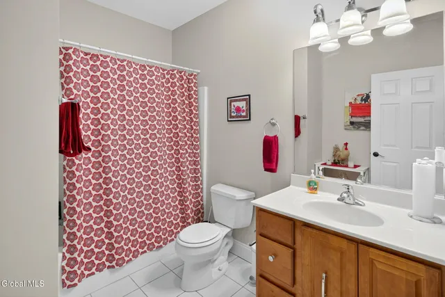 $419,800 | 807 Valley Pointe Drive, Niskayuna, NY 12309