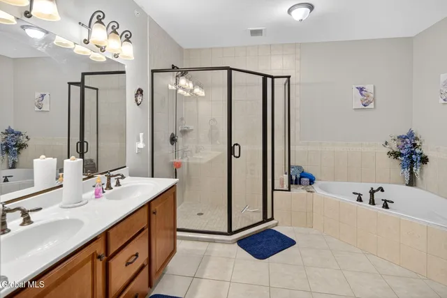 $419,800 | 807 Valley Pointe Drive, Niskayuna, NY 12309