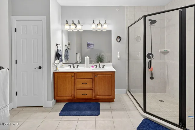 $419,800 | 807 Valley Pointe Drive, Niskayuna, NY 12309