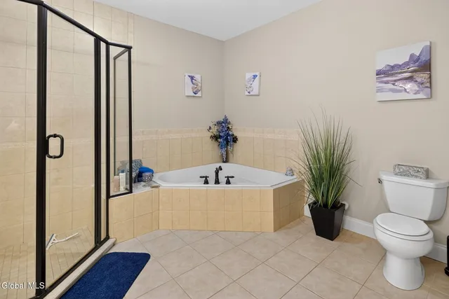 $419,800 | 807 Valley Pointe Drive, Niskayuna, NY 12309