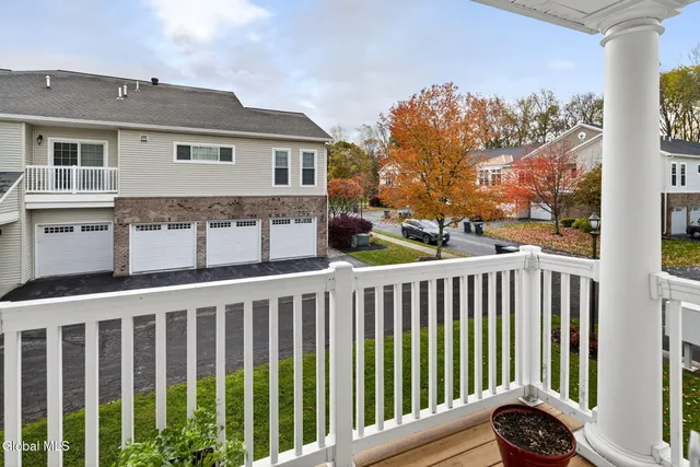 $419,800 | 807 Valley Pointe Drive, Niskayuna, NY 12309