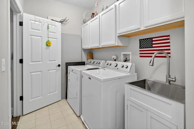 $419,800 | 807 Valley Pointe Drive, Niskayuna, NY 12309