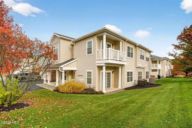 $419,800 | 807 Valley Pointe Drive, Niskayuna, NY 12309