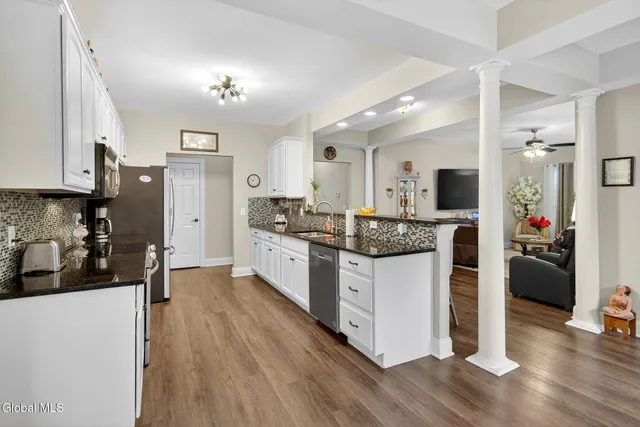 $419,800 | 807 Valley Pointe Drive, Niskayuna, NY 12309