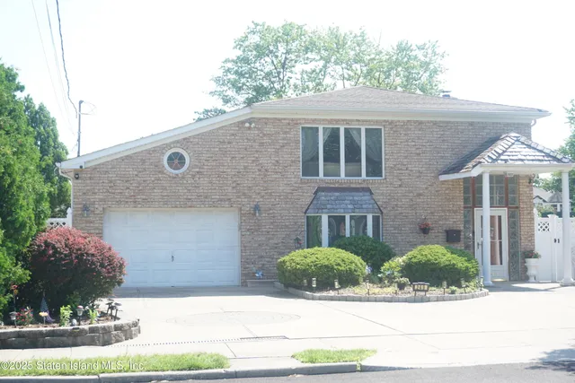 $1,529,000 | 249 Ridgecrest Avenue | Eltingville