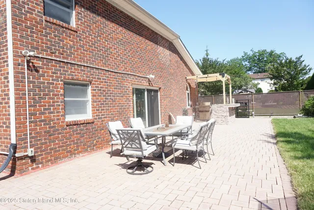 $1,529,000 | 249 Ridgecrest Avenue | Eltingville