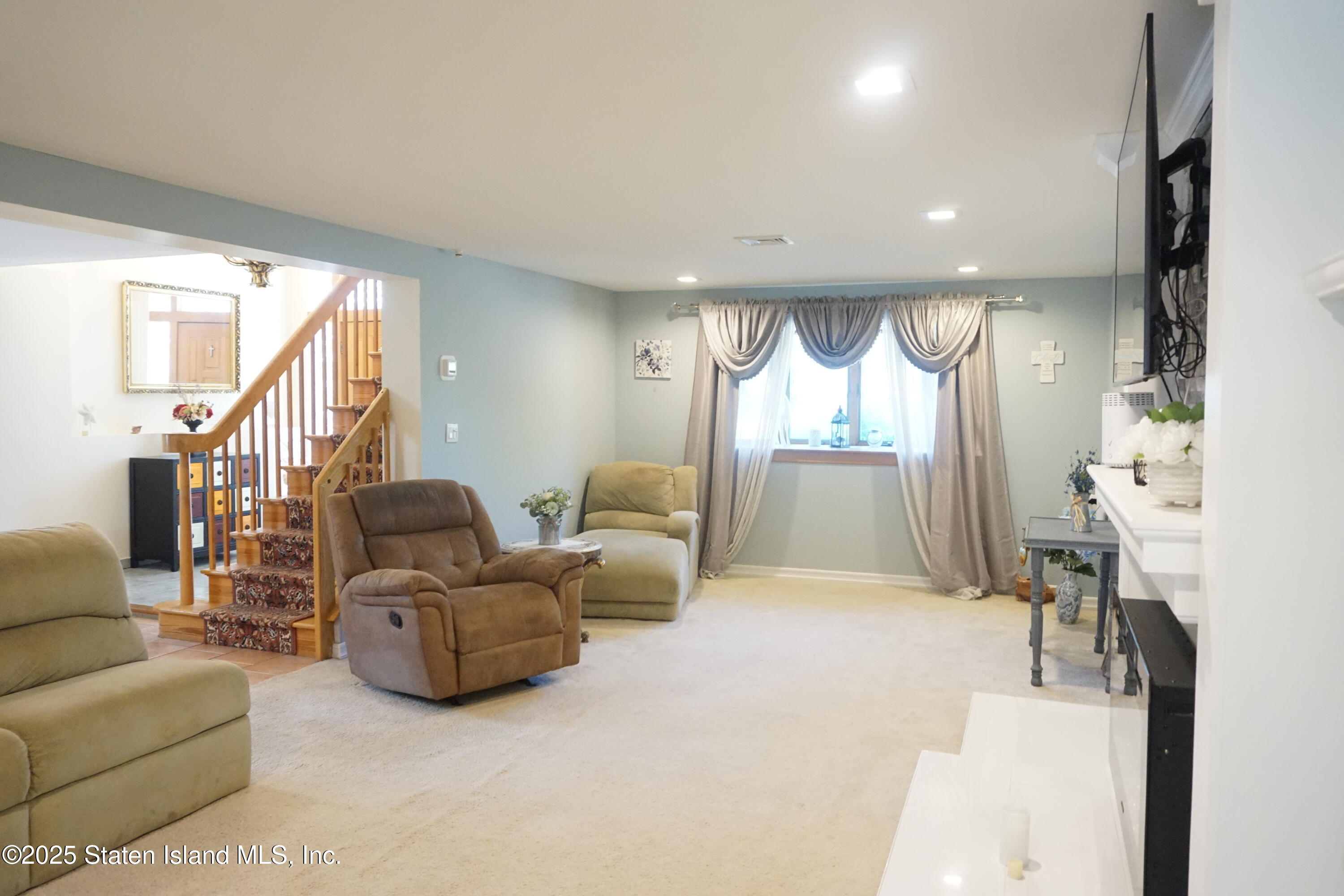 249 Ridgecrest Avenue Staten Island, NY 10312 - Photo 19 of 38 DSC01421