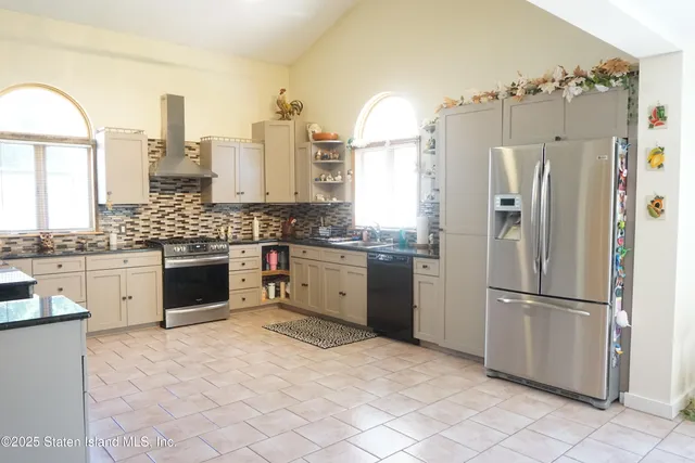 $1,529,000 | 249 Ridgecrest Avenue | Eltingville