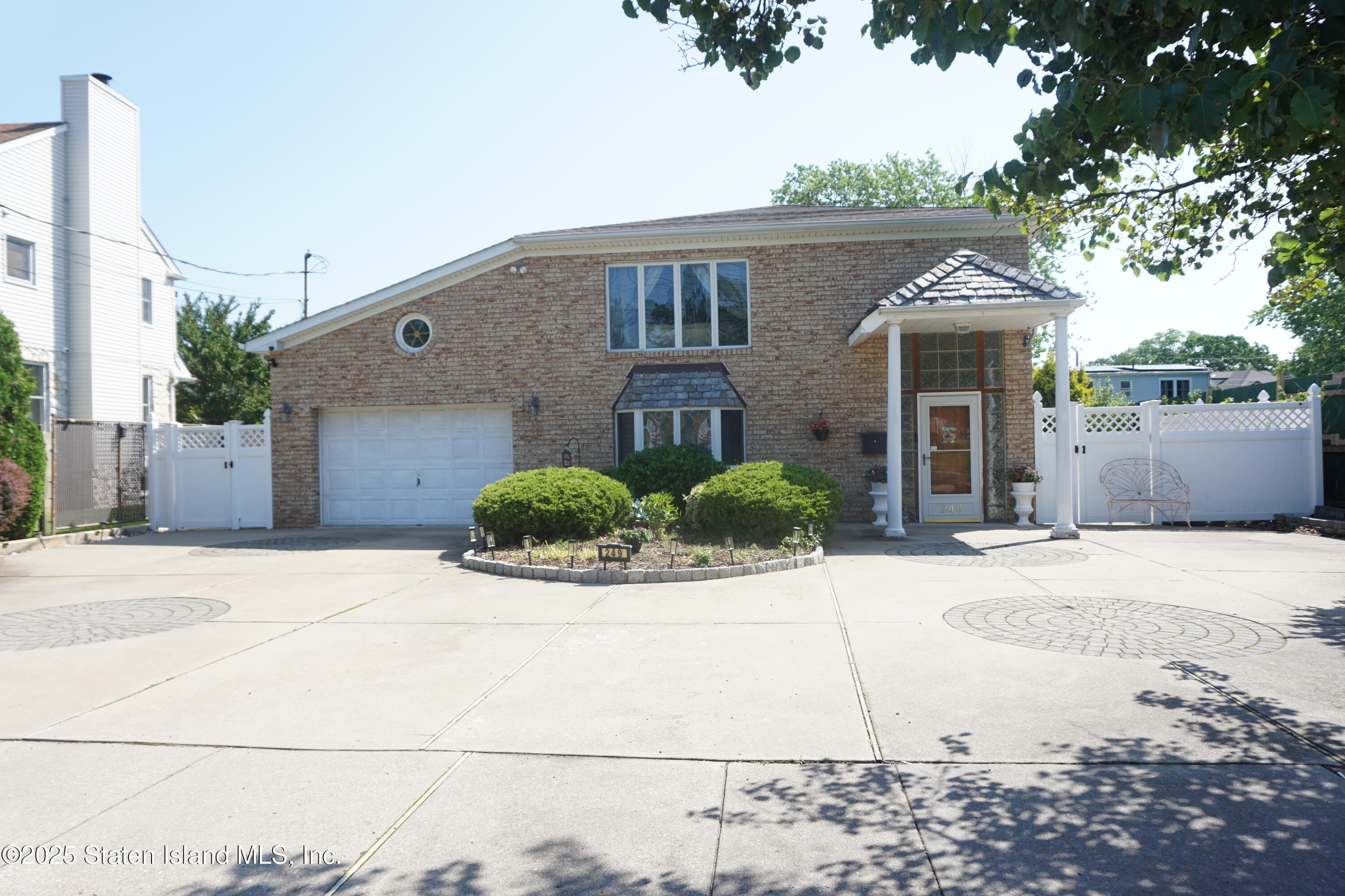 249 Ridgecrest Avenue Staten Island, NY 10312 - Photo 2 of 38 DSC01360