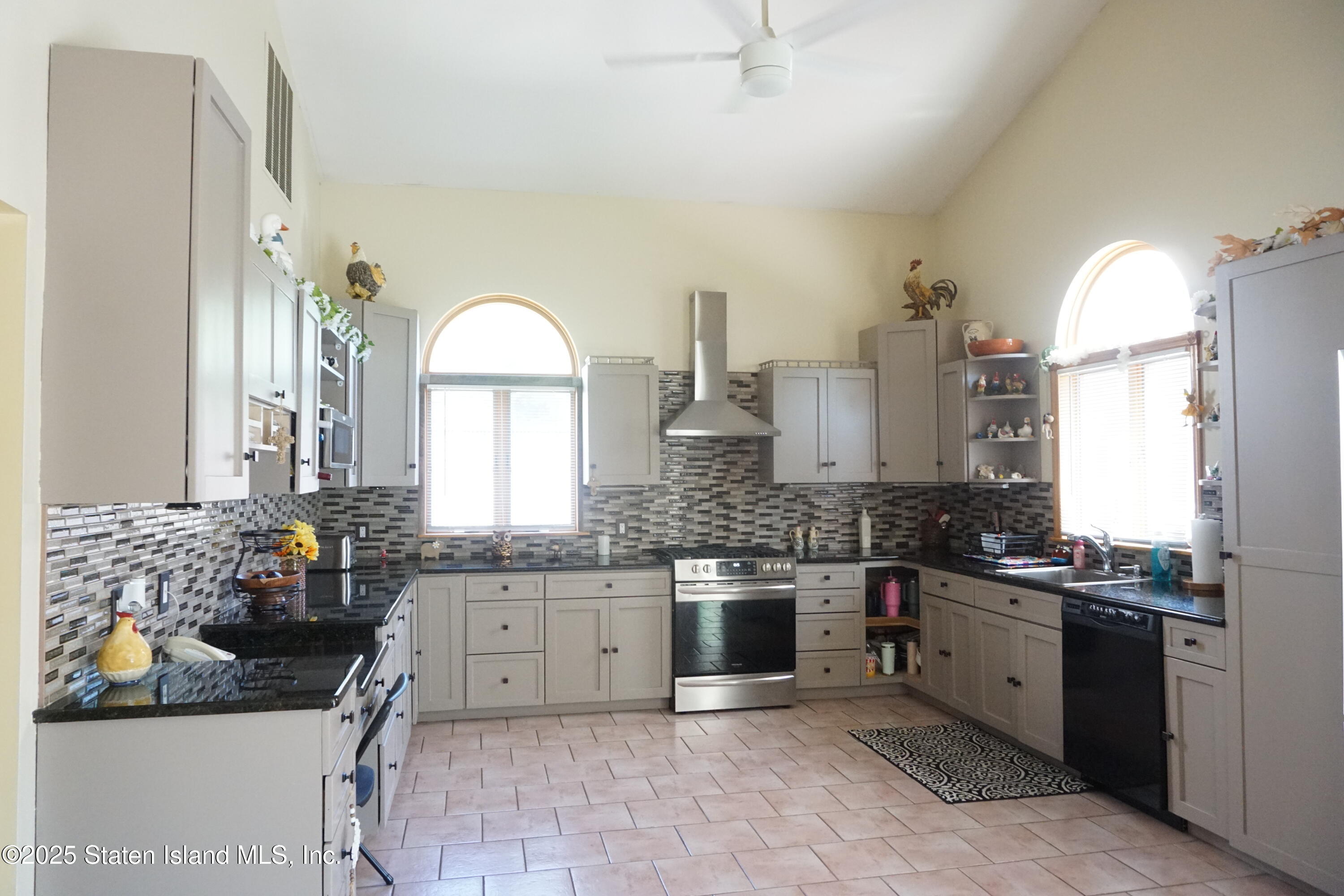 249 Ridgecrest Avenue Staten Island, NY 10312 - Photo 22 of 38 DSC01386