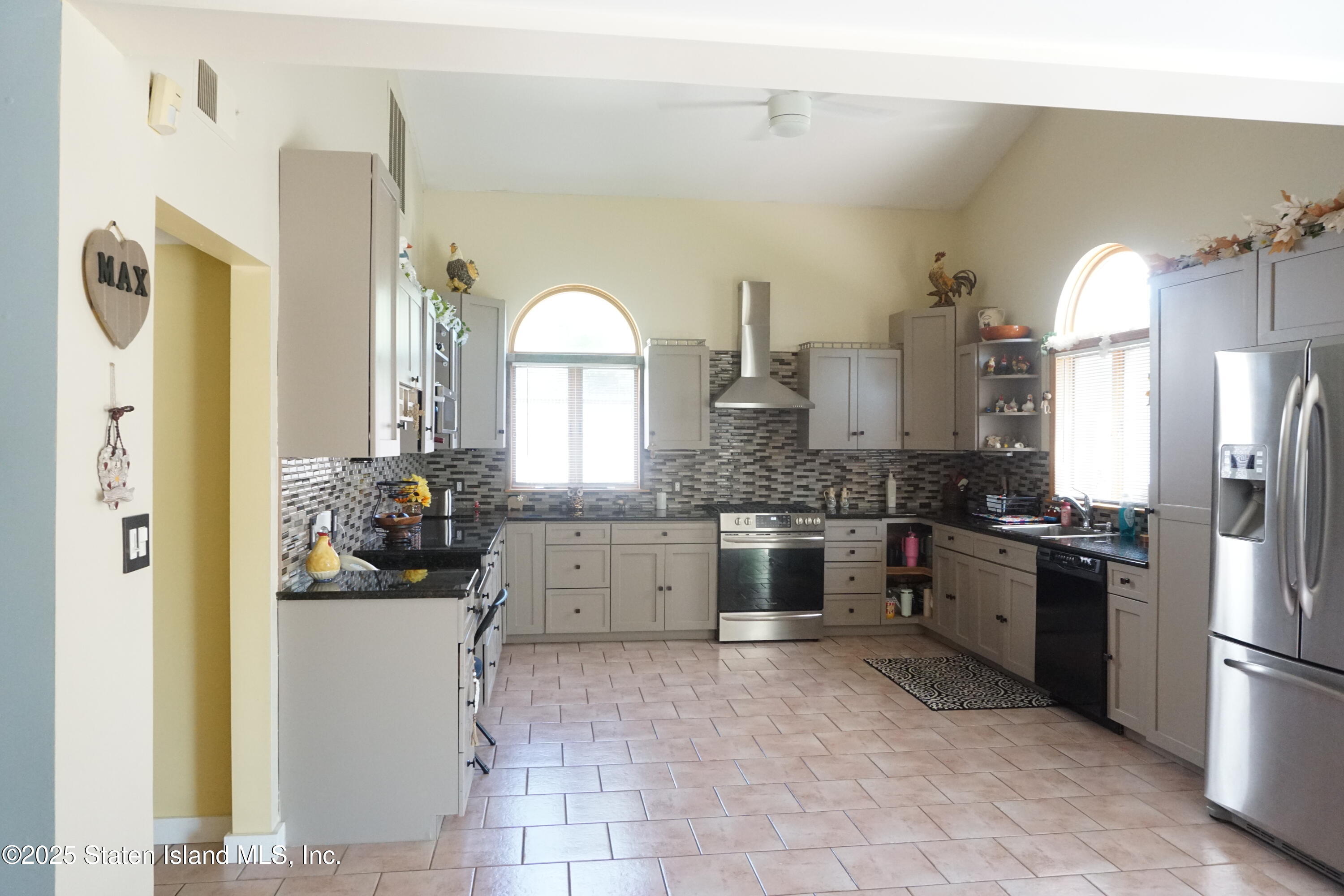 249 Ridgecrest Avenue Staten Island, NY 10312 - Photo 23 of 38 DSC01389