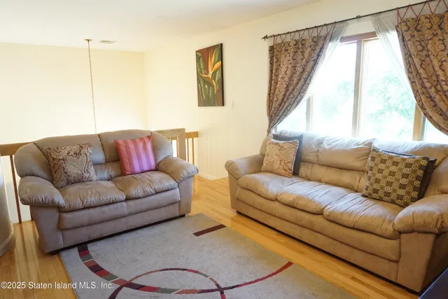 $1,529,000 | 249 Ridgecrest Avenue | Eltingville