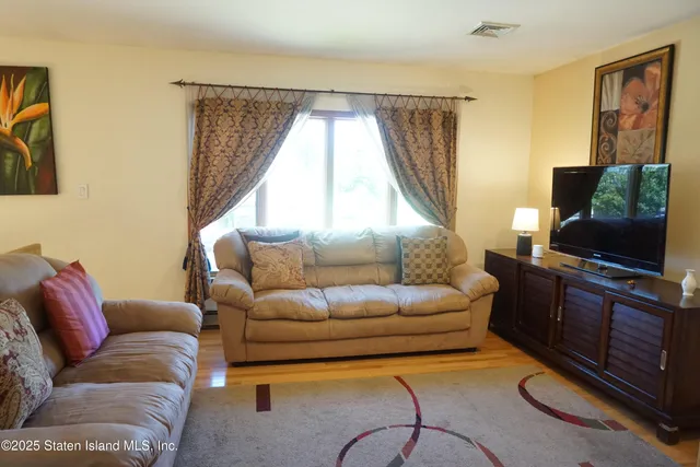 $1,529,000 | 249 Ridgecrest Avenue | Eltingville