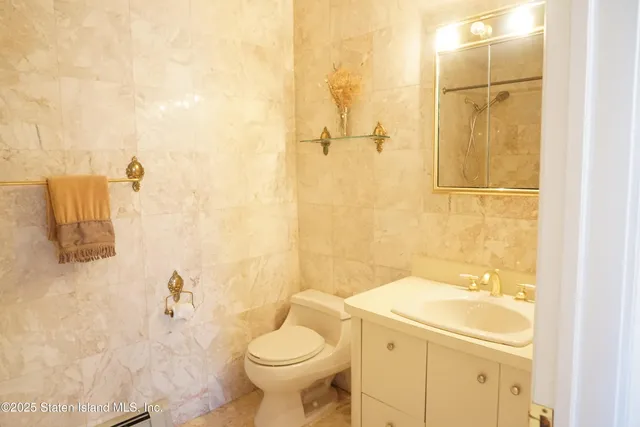 $1,529,000 | 249 Ridgecrest Avenue | Eltingville