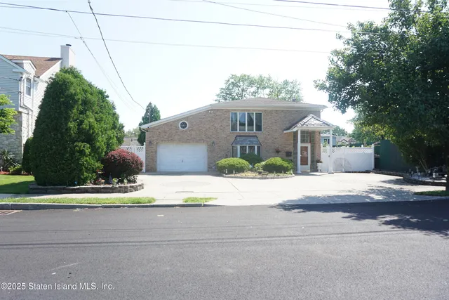 $1,529,000 | 249 Ridgecrest Avenue | Eltingville