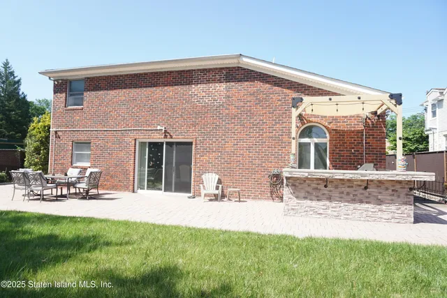 $1,529,000 | 249 Ridgecrest Avenue | Eltingville