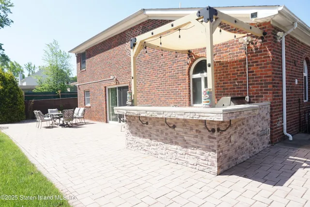 $1,529,000 | 249 Ridgecrest Avenue | Eltingville