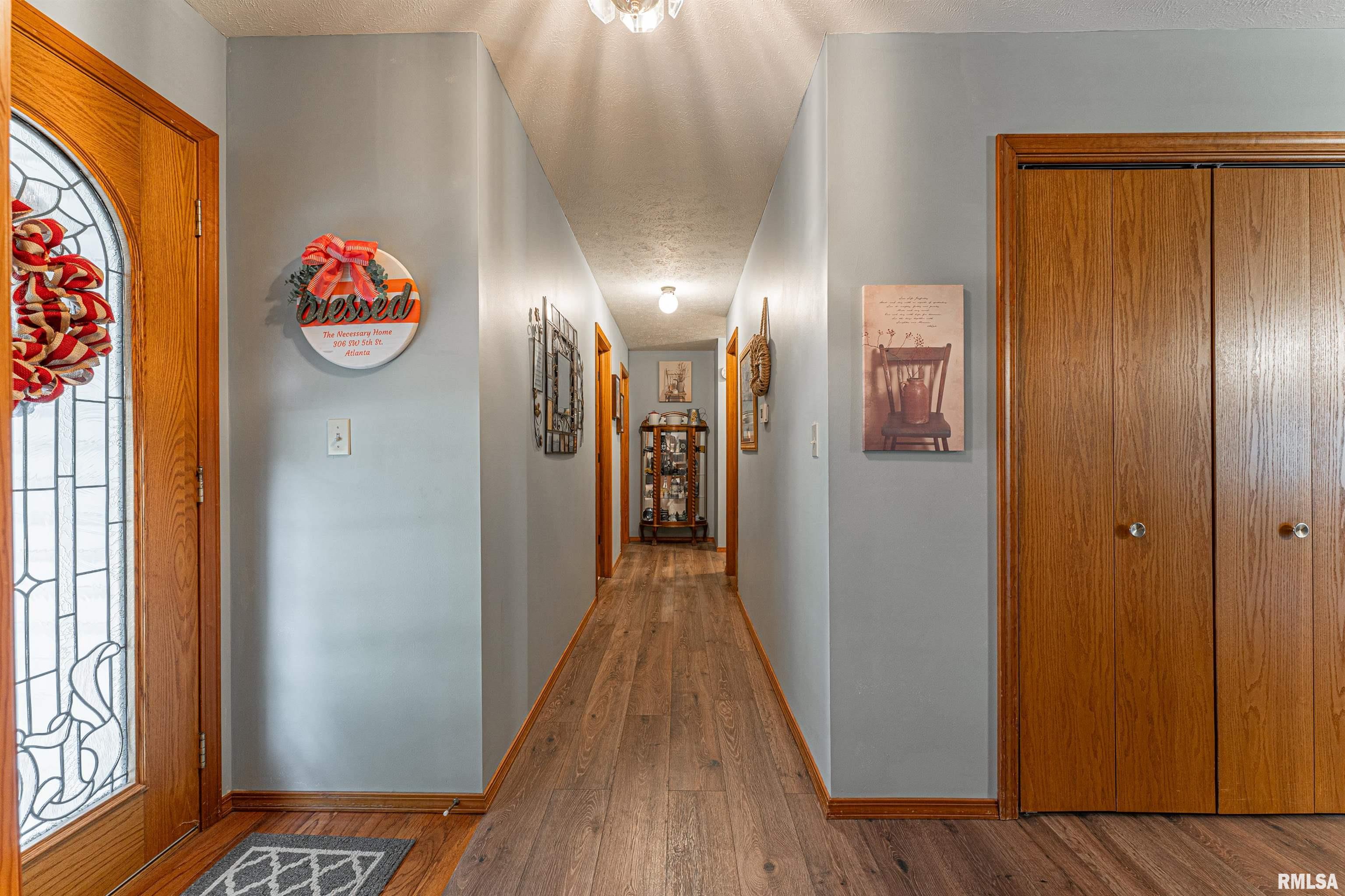 306 Southwest 5th Street Atlanta, IL 61723 - Photo 5 of 41 Gallery Image 5
