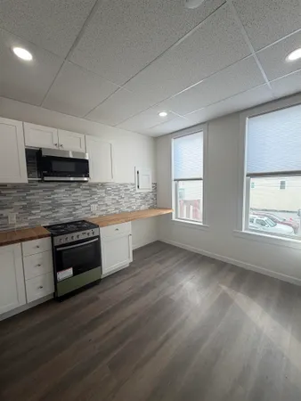 $1,000 | 158 Main Street, Ludlow, VT 05149