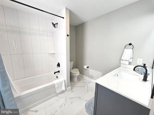 a bathroom with a toilet and a bathtub