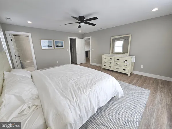 a view of an empty room with wooden floor and entryway