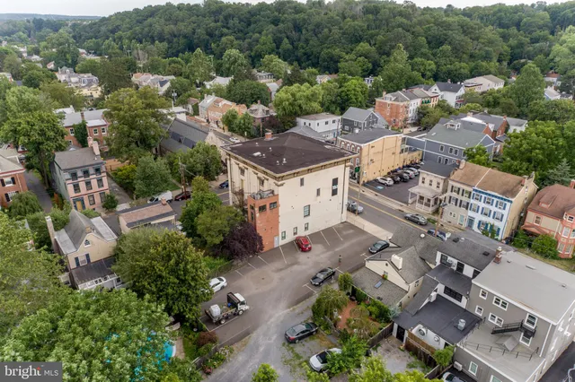 a view of a cars parked in front of a house