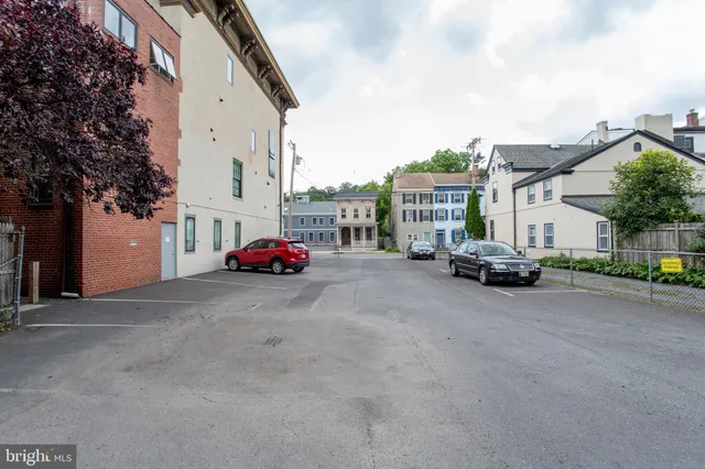 $4,125 | 71-75 North Main Street, Unit 201, Lambertville, NJ 08530