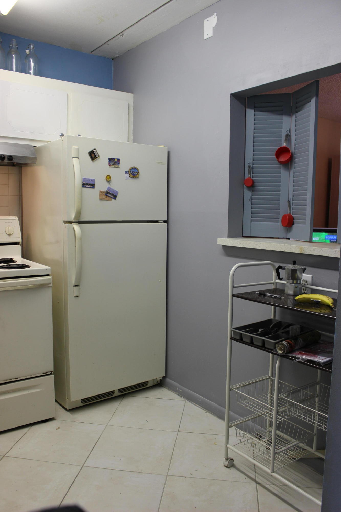 92 Dorset C Boca Raton, FL 33434 - Photo 3 of 28 PASS-THRU KITCHEN