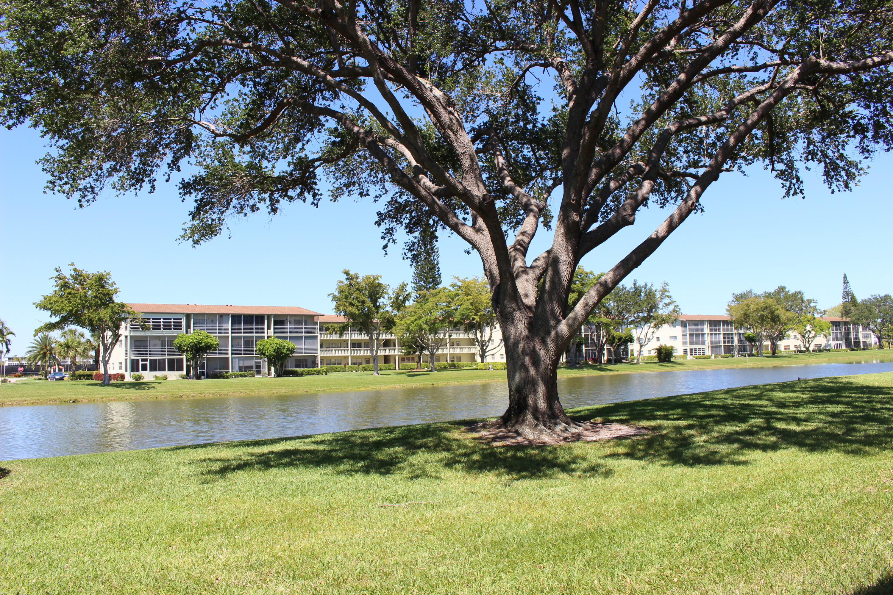 92 Dorset C Boca Raton, FL 33434 - Photo 10 of 28 STUNNING LAKE VIEW