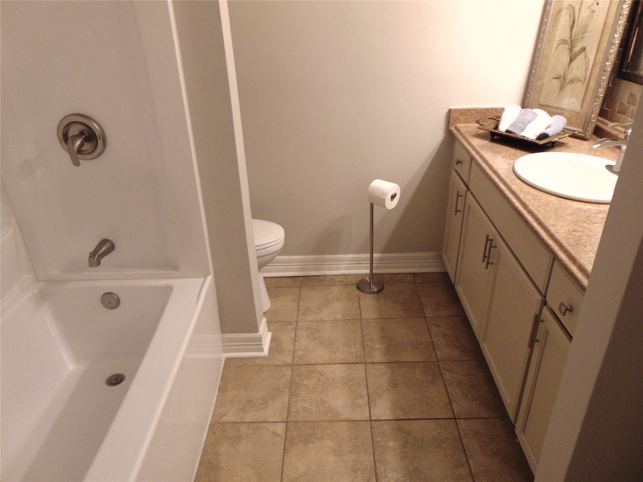 1702 Rampart Street Columbus, TX 78934 - Photo 32 of 38 Functional bath featuring a clean tub and a practical vanity with ample storage.