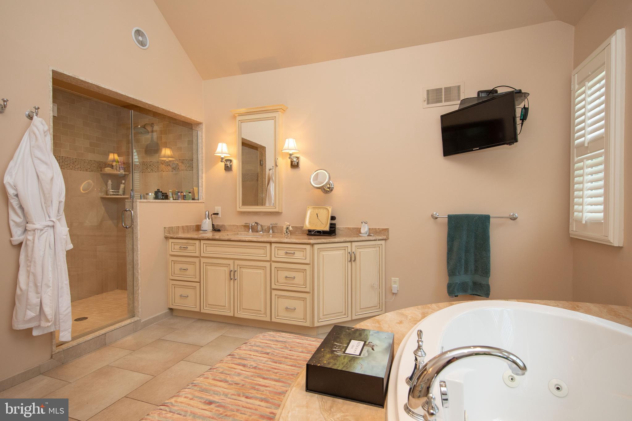 1675 Pembrook Road Ambler, PA 19002 - Photo 26 of 51 Primary Bath