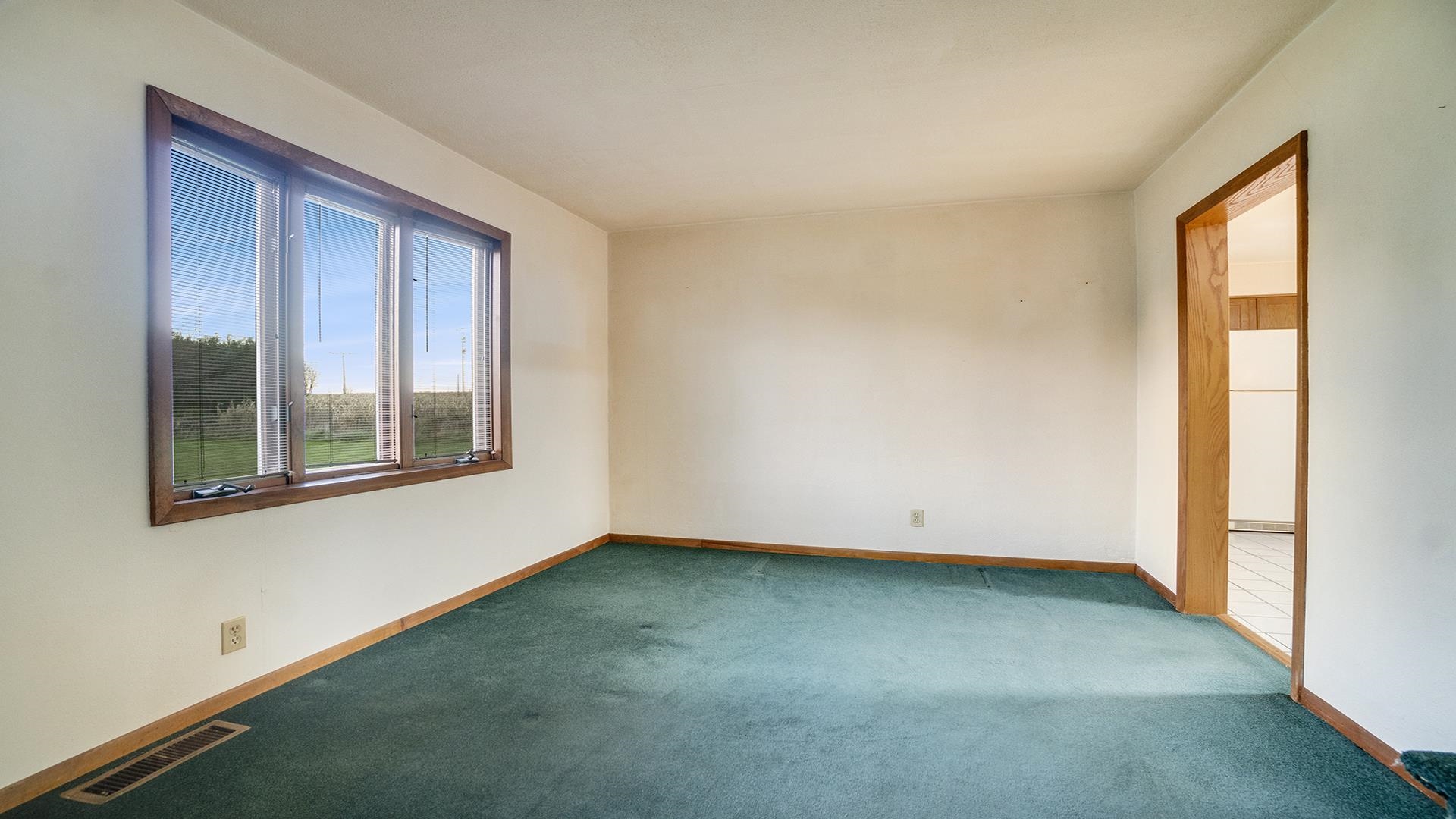 2650 Orth Road Belvidere, IL 61008 - Photo 8 of 25 an empty room with a window