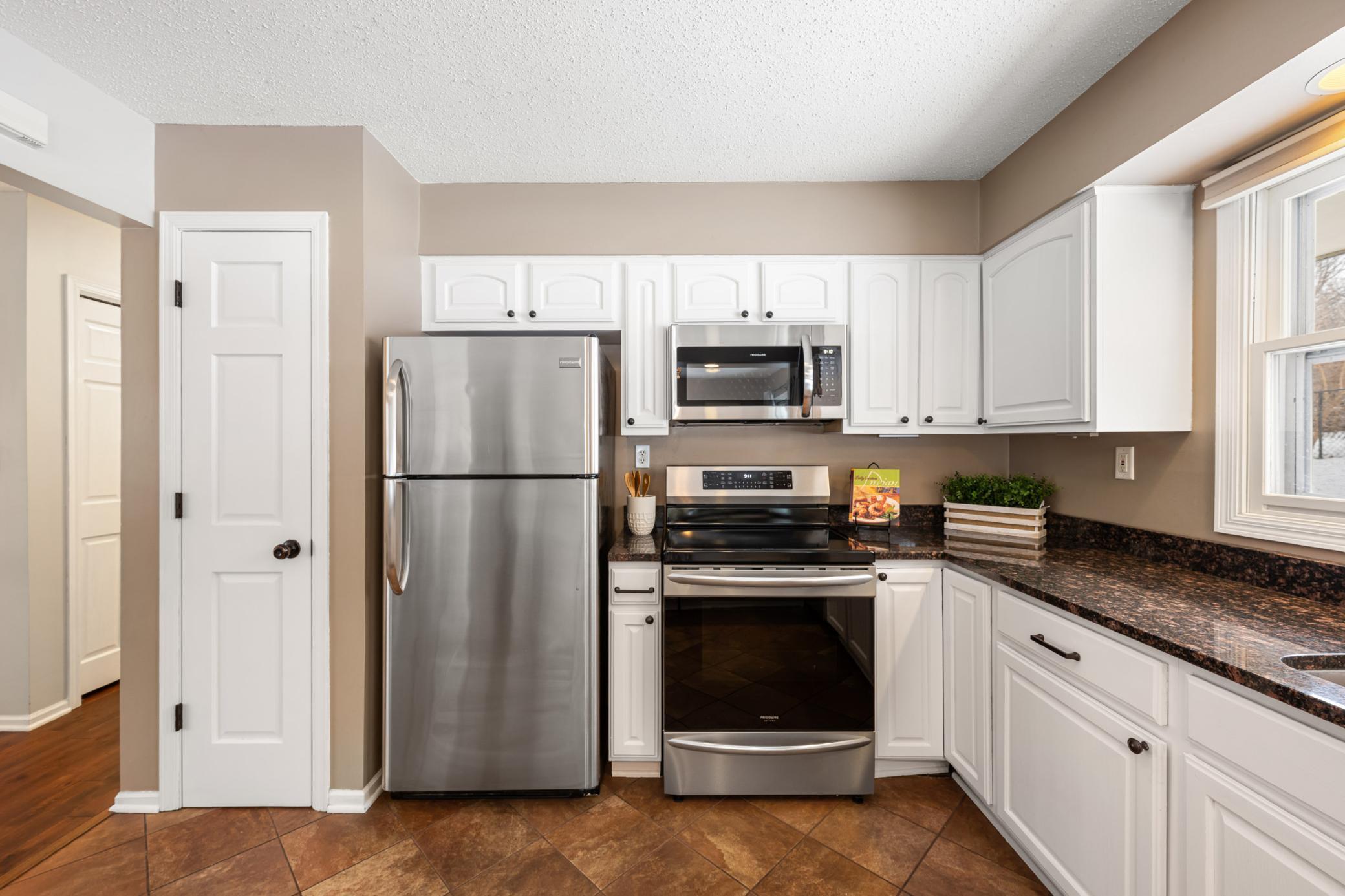 2610 Medicine Ridge Road Plymouth, MN 55441 - Photo 12 of 48