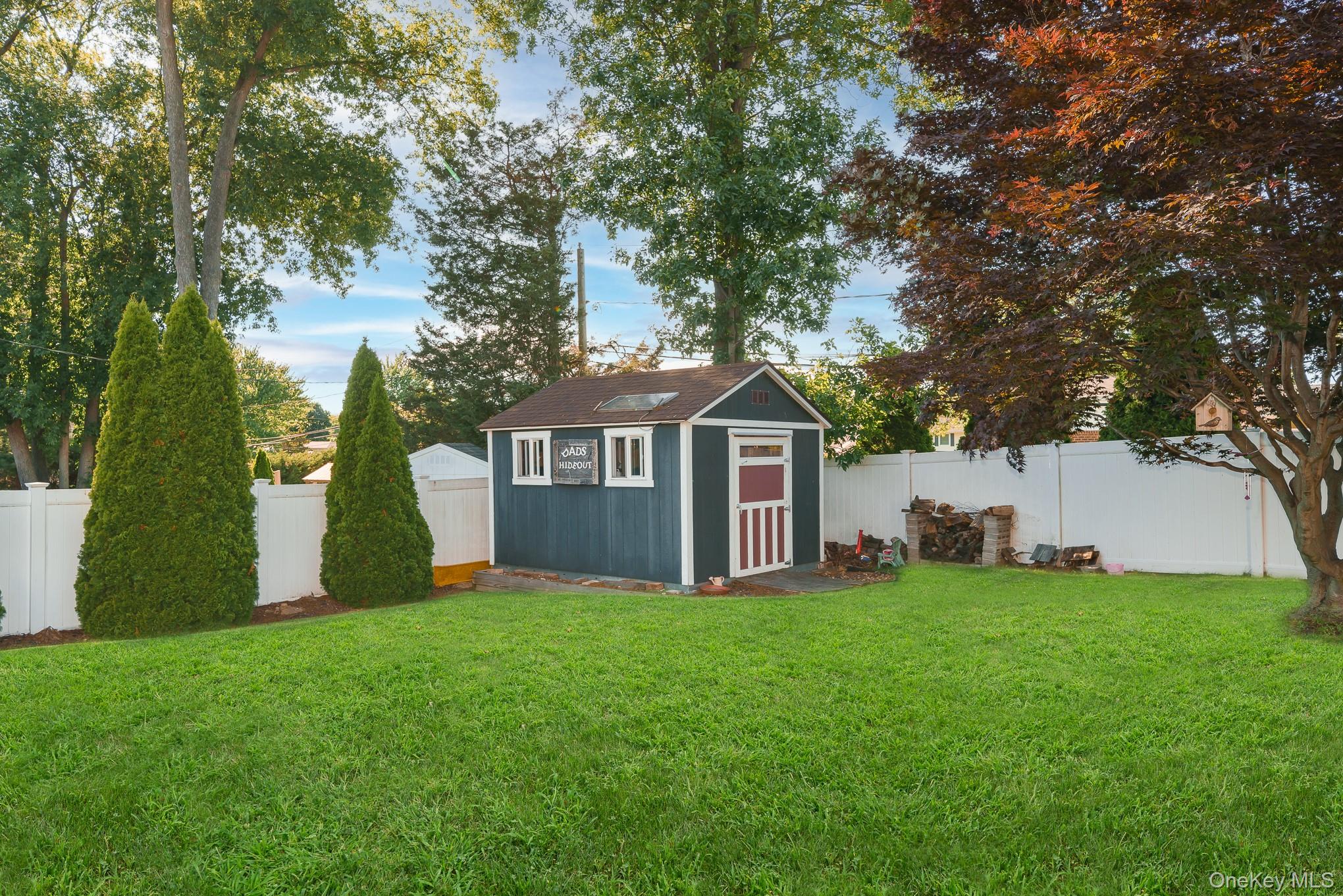 9 Wayne Place Commack, NY 11725 - Photo 32 of 36