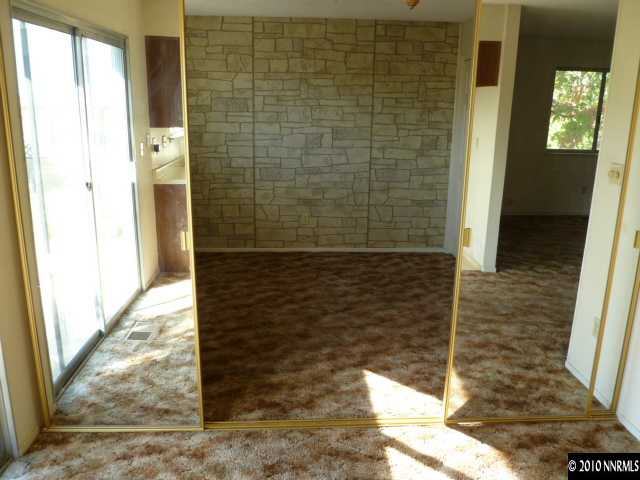 6720 Peppermint Drive Reno, NV 89506 - Photo 3 of 7 a bathroom with a shower