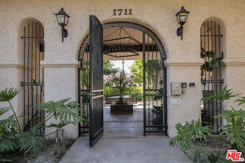 $699,000 | 1711 Grismer Avenue, Unit 72, Burbank, CA 91504