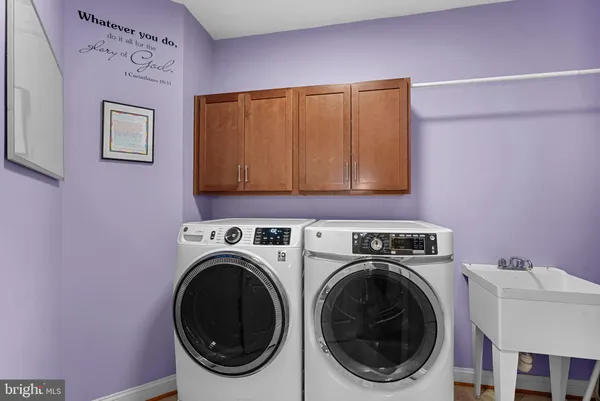 $1,687,786 | 15806 Waterford Creek Circle, Hamilton, VA 20158