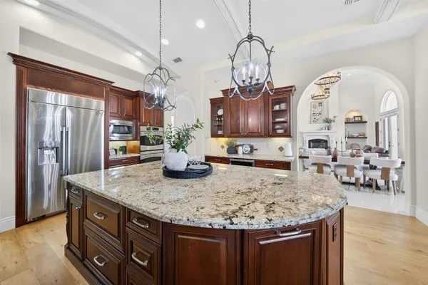 $1,999,000 | 214 West Bluff Avenue, Fresno, CA 93711