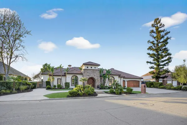 $1,999,000 | 214 West Bluff Avenue, Fresno, CA 93711