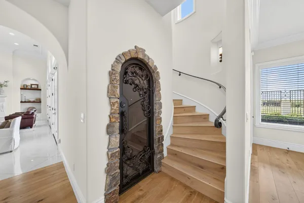 $1,999,000 | 214 West Bluff Avenue, Fresno, CA 93711