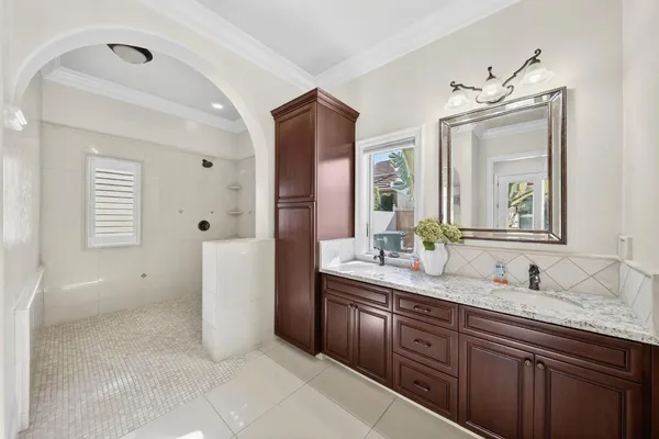 $1,999,000 | 214 West Bluff Avenue, Fresno, CA 93711