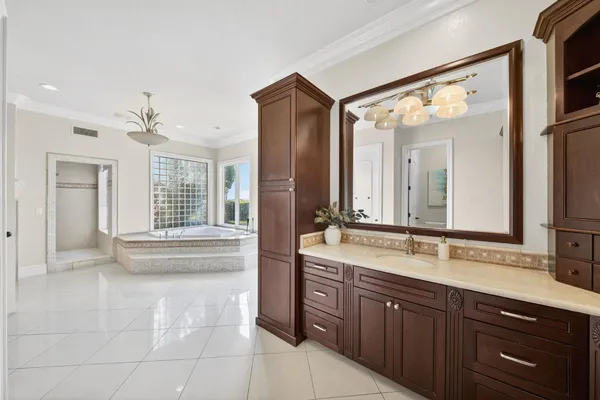 $1,999,000 | 214 West Bluff Avenue, Fresno, CA 93711