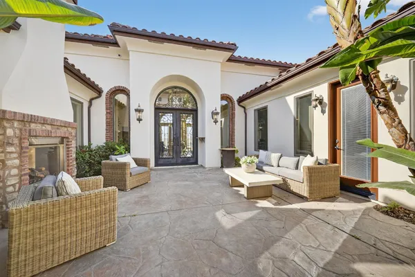 $1,999,000 | 214 West Bluff Avenue, Fresno, CA 93711