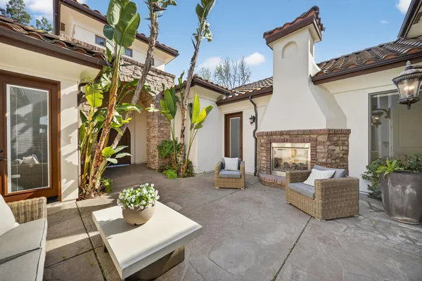 $1,999,000 | 214 West Bluff Avenue, Fresno, CA 93711