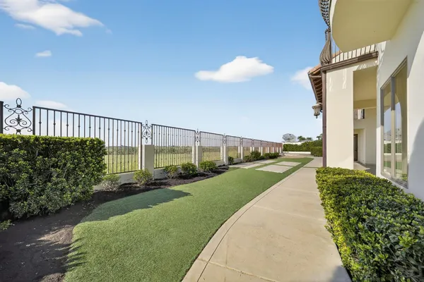 $1,999,000 | 214 West Bluff Avenue, Fresno, CA 93711