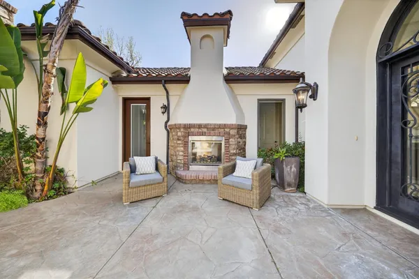 $1,999,000 | 214 West Bluff Avenue, Fresno, CA 93711